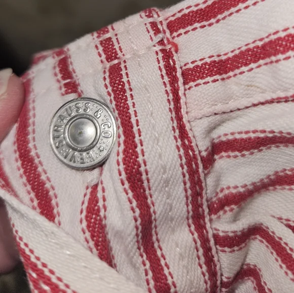 Levi's Red & White Striped Long-Sleeve Button-Down Shirt